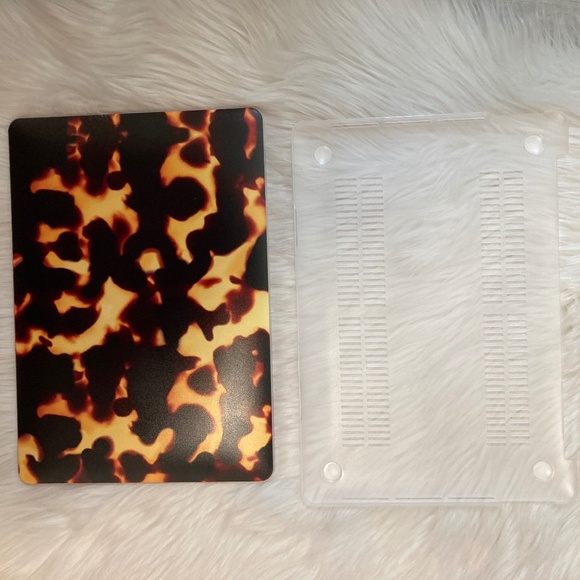 Casetify Tortoise Shell MacBook Pro 13" cover - Picture 5 of 7